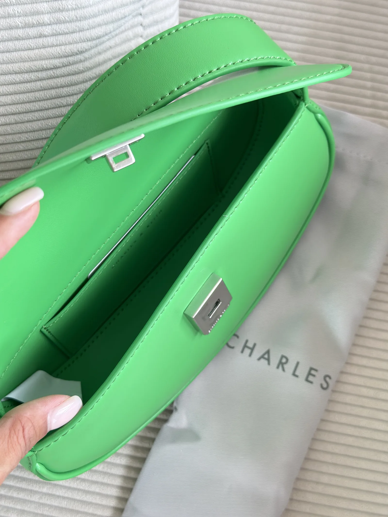 Сумка Charles and Keith 3