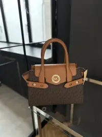 Сумка Michael Kors Carmen